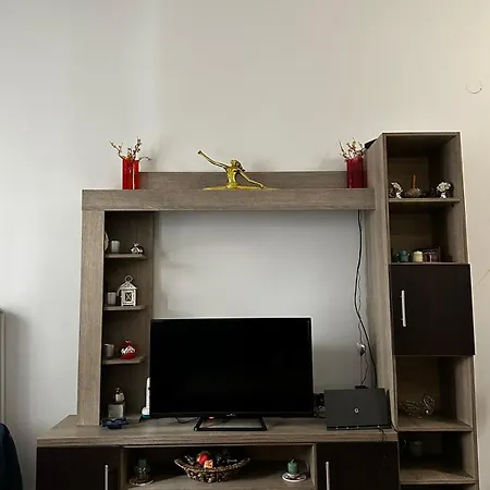 Διαμέρισμα Ideally Situated Apartment. *